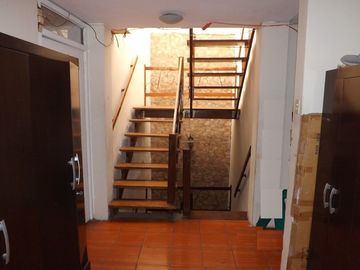 Casa venta Santiago de Surco. Frente a Parque. Amplia y segura.