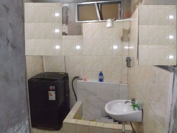 Casa venta Santiago de Surco. Frente a Parque. Amplia y segura.