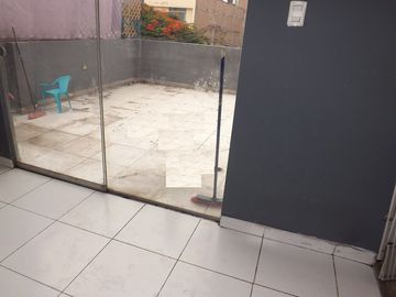 Casa venta Santiago de Surco. Frente a Parque. Amplia y segura.