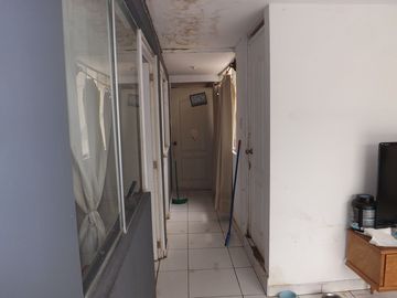 Casa venta Santiago de Surco. Frente a Parque. Amplia y segura.