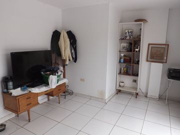 Casa venta Santiago de Surco. Frente a Parque. Amplia y segura.