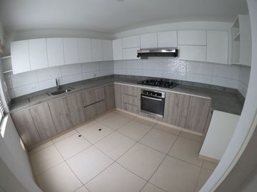 VIVE EN SAN MIGUEL TRIPLEX EN VENTA A UN PASO DE TODO!!