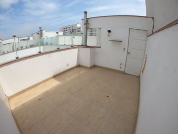 VIVE EN SAN MIGUEL TRIPLEX EN VENTA A UN PASO DE TODO!!