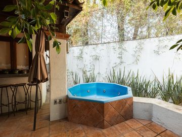 CASA DE 3 RECÁMARAS CON AMPLIO JARDÍN Y JACUZZI EN CAMINO REAL PUEBLA