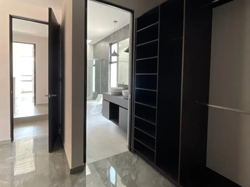 ¡Estrena tu nuevo hogar en Lomas de Angelópolis! Vive con estilo, seguridad y tranquilidad.
