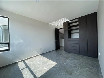 ¡Estrena tu nuevo hogar en Lomas de Angelópolis! Vive con estilo, seguridad y tranquilidad.