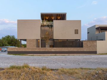 CASA EN VENTA, EN JURIQUILLA, QRO.