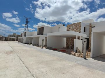 Venta Residencia 🏠 de 4 Recámaras en el Fraccionamiento ADARA, Privada Residencial en Temozón