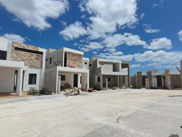 Venta Residencia 🏠 de 4 Recámaras en el Fraccionamiento ADARA, Privada Residencial en Temozón