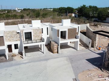 Venta Residencia 🏠 de 4 Recámaras en el Fraccionamiento ADARA, Privada Residencial en Temozón