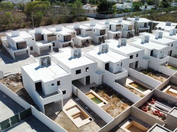 Venta Residencia 🏠 de 4 Recámaras en el Fraccionamiento ADARA, Privada Residencial en Temozón