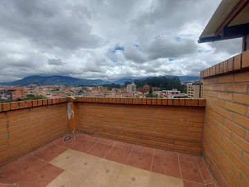 Departamento duplex de venta Av. 1ro de mayo. 2 balcones. Edif. Frente al rio 3 puentes OPORTUNIDAD