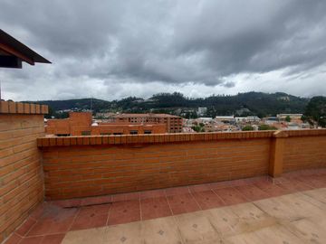 Departamento duplex de venta Av. 1ro de mayo. 2 balcones. Edif. Frente al rio 3 puentes OPORTUNIDAD