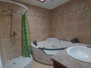Departamento duplex de venta Av. 1ro de mayo. 2 balcones. Edif. Frente al rio 3 puentes OPORTUNIDAD