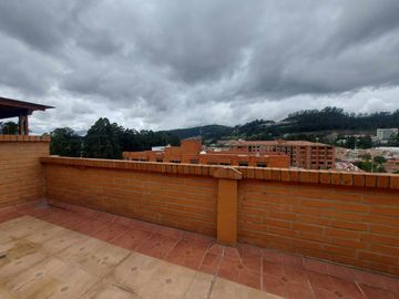 Departamento duplex de venta Av. 1ro de mayo. 2 balcones. Edif. Frente al rio 3 puentes OPORTUNIDAD