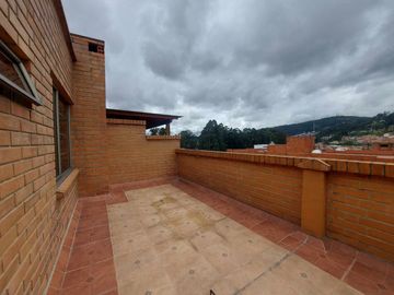 Departamento duplex de venta Av. 1ro de mayo. 2 balcones. Edif. Frente al rio 3 puentes OPORTUNIDAD