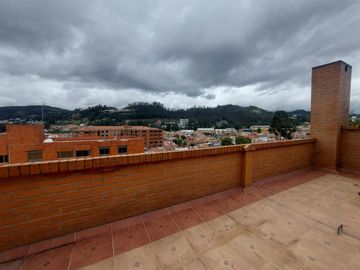Departamento duplex de venta Av. 1ro de mayo. 2 balcones. Edif. Frente al rio 3 puentes OPORTUNIDAD