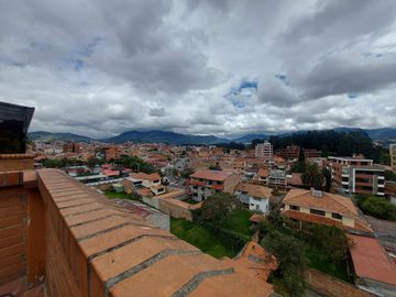Departamento duplex de venta Av. 1ro de mayo. 2 balcones. Edif. Frente al rio 3 puentes OPORTUNIDAD