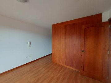 Departamento duplex de venta Av. 1ro de mayo. 2 balcones. Edif. Frente al rio 3 puentes OPORTUNIDAD