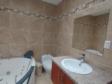 Departamento duplex de venta Av. 1ro de mayo. 2 balcones. Edif. Frente al rio 3 puentes OPORTUNIDAD