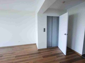 VENDO DEPARTAMENTO DÚPLEX - PENTAGONITO. SAN BORJA.