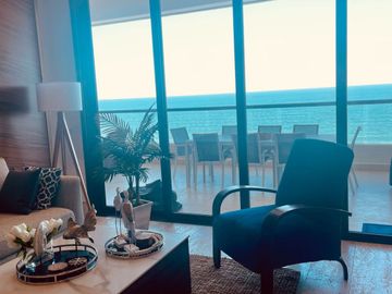 Lujoso Departamento Amueblado con excelentes vistas al mar, ubicado en Torre Marbella, Fracc. Velamar.