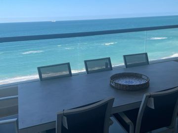 Lujoso Departamento Amueblado con excelentes vistas al mar, ubicado en Torre Marbella, Fracc. Velamar.