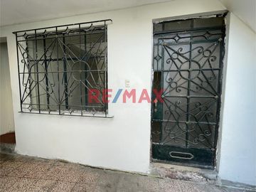 🏘️ ¡Oportunidad En Bellavista! Propiedad De 3 Pisos Con 9 Habitaciones – Ideal Para Vivienda, Negocio O Inversión