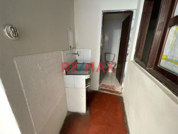 🏘️ ¡Oportunidad En Bellavista! Propiedad De 3 Pisos Con 9 Habitaciones – Ideal Para Vivienda, Negocio O Inversión