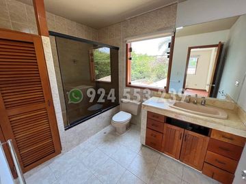 VENDO EXCLUSIVA CASA 2,245 m² SALIDA DIRECTA A LAGUNA GDE-URB LAS LAGUNAS, LA MOLINA