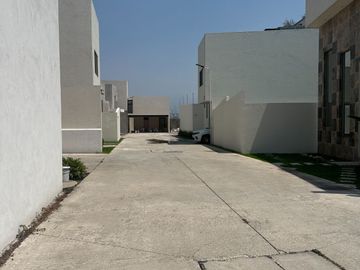 CASA EN FRACCIONAMIENTO LA VISTA LOMAS DE CUERNAVACA