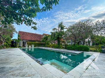 Garden View 2 Bedroom Villa in Central Sanur with Access to Pool – For Yearly Rental
