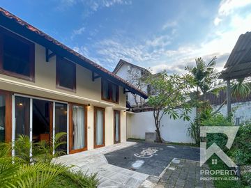 Garden View 2 Bedroom Villa in Central Sanur with Access to Pool – For Yearly Rental