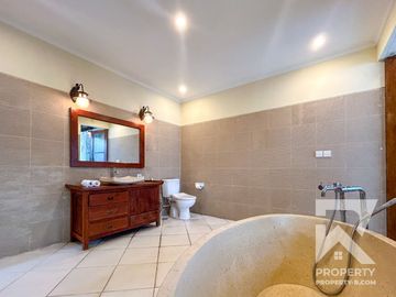 Garden View 2 Bedroom Villa in Central Sanur with Access to Pool – For Yearly Rental