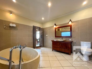 Garden View 2 Bedroom Villa in Central Sanur with Access to Pool – For Yearly Rental