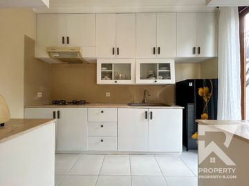 Garden View 2 Bedroom Villa in Central Sanur with Access to Pool – For Yearly Rental