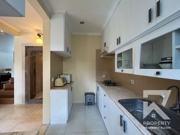 Garden View 2 Bedroom Villa in Central Sanur with Access to Pool – For Yearly Rental