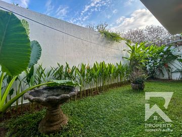Garden View 2 Bedroom Villa in Central Sanur with Access to Pool – For Yearly Rental
