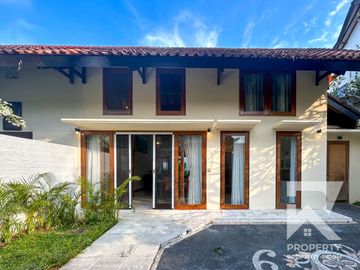 Garden View 2 Bedroom Villa in Central Sanur with Access to Pool – For Yearly Rental