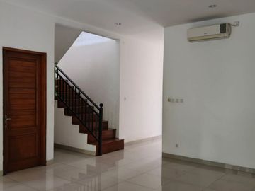 Sewa Rumah Kemang Jakarta Selatan 4+2 Bedroom