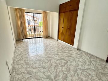 Venta casa esquinera Las FLores