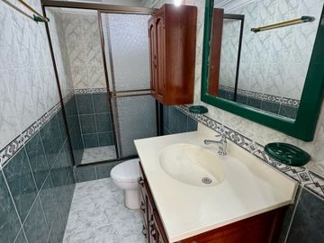Venta casa esquinera Las FLores