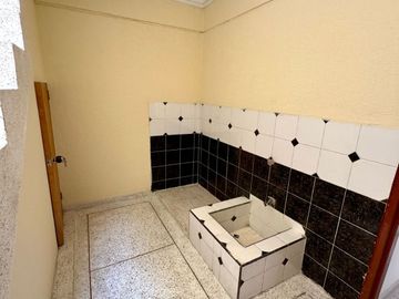 Venta casa esquinera Las FLores