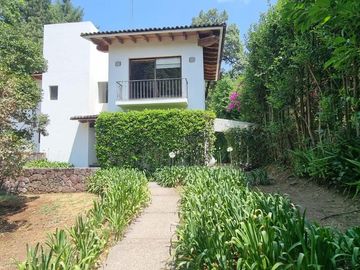 GRAN UBICACION DE ESTA CASA EN VENTA Y RENTA