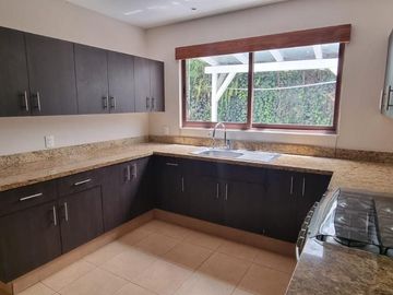 GRAN UBICACION DE ESTA CASA EN VENTA Y RENTA