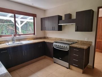 GRAN UBICACION DE ESTA CASA EN VENTA Y RENTA