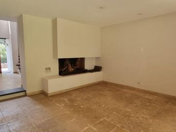 GRAN UBICACION DE ESTA CASA EN VENTA Y RENTA