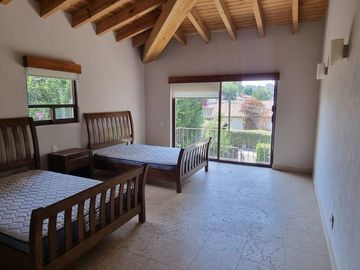 GRAN UBICACION DE ESTA CASA EN VENTA Y RENTA