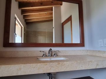 GRAN UBICACION DE ESTA CASA EN VENTA Y RENTA
