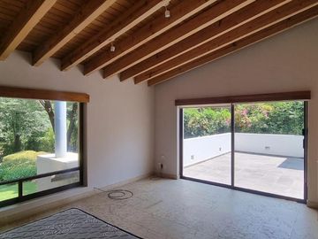 GRAN UBICACION DE ESTA CASA EN VENTA Y RENTA